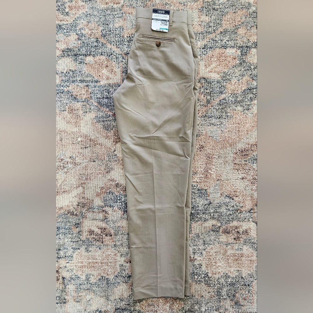 NWT Boys Reg 16 Izod Khakis Flat Front Stretch 29" inseam